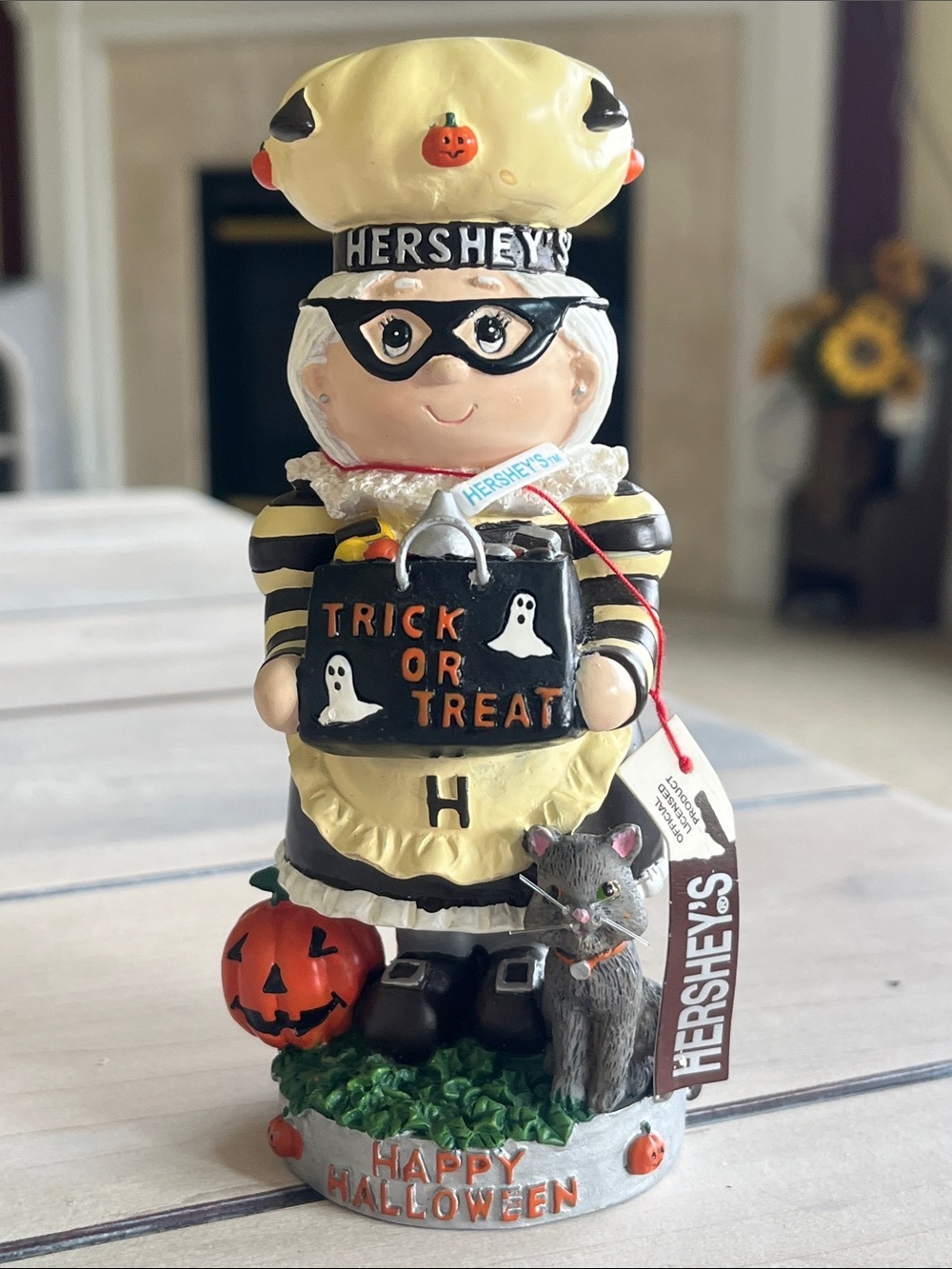 Hershey's 2001 Trick or Treat Halloween Mrs Elf Collectible Figurine